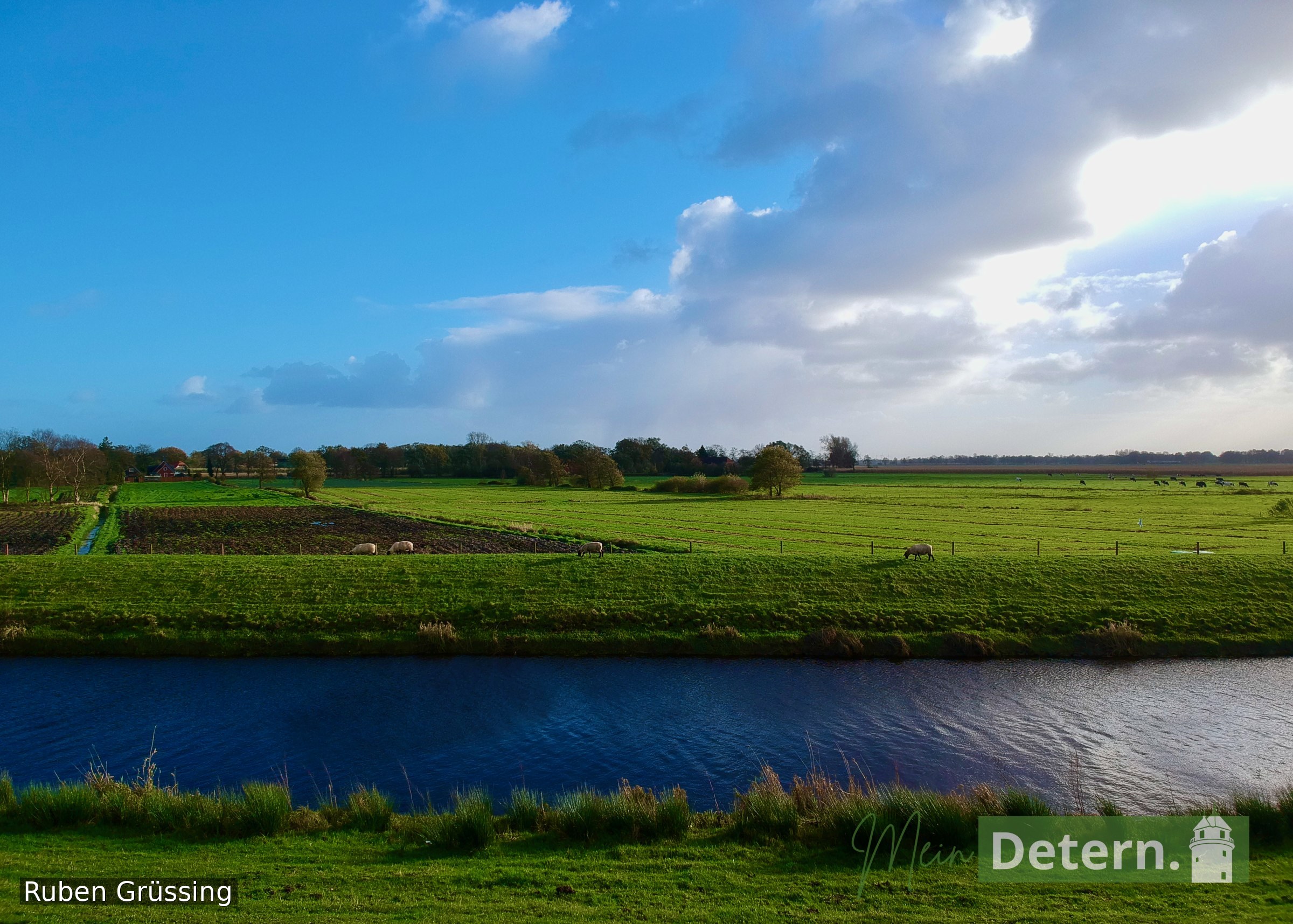Wolken über den Wiesen